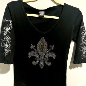 XL cute SS top with Fluer De Leis bling